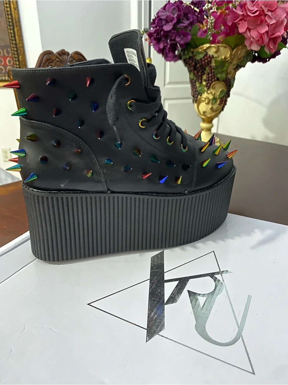Kaos Black Canvas Low-Top Sneaker with White Details